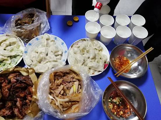 2018冬至当天！单位组织包饺子