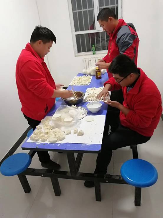2018冬至当天！单位组织包饺子